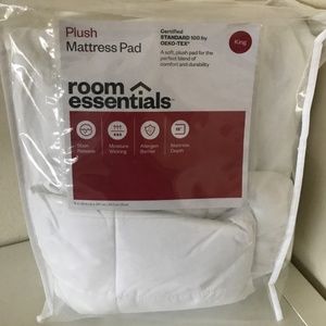 TARGET Room Essentials Plush Oeko-Tex King Mattress Pad Cover
